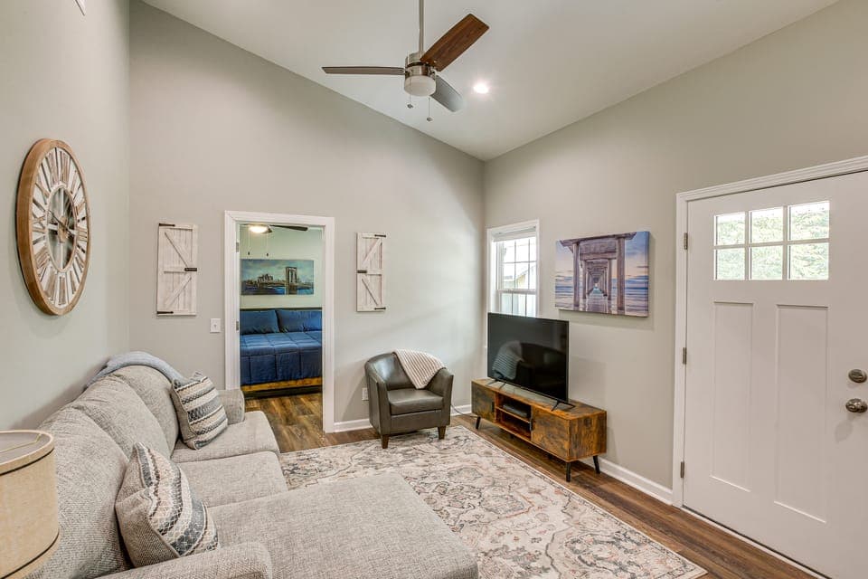 1/2 Mi to Kentucky Downs: Franklin Home w/ Patio! House in Tennessee