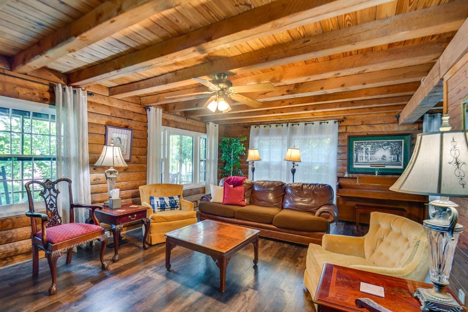 Waterfront Cabin on Lake Sinclair w/ Private Dock! House in Lake Sinclair