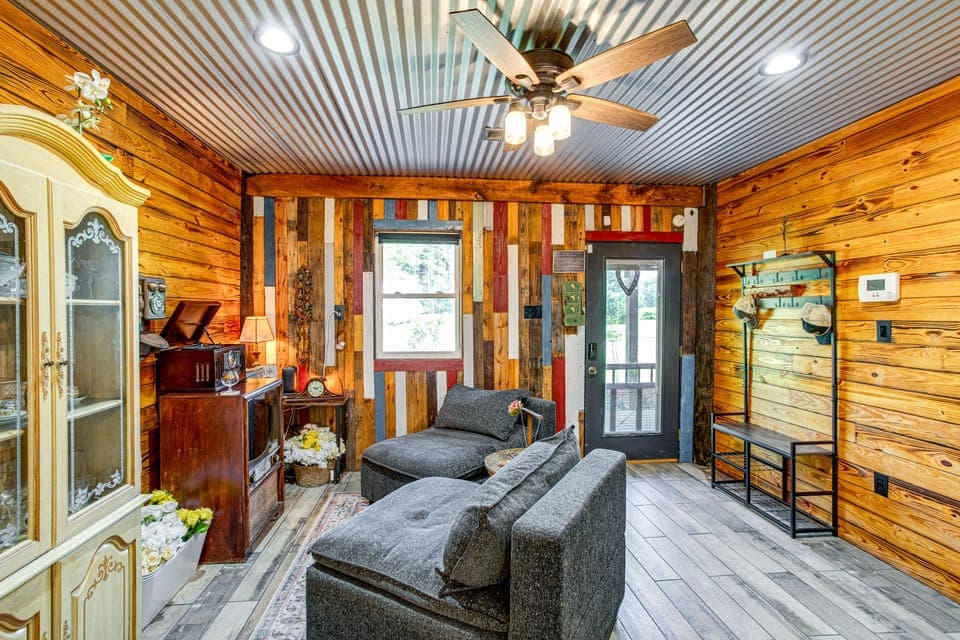 Private Pond Cabin w/ Fire Pit & Deck House in South Carolina