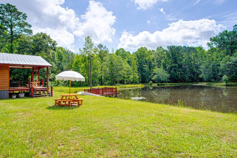 Private Pond Cabin w/ Fire Pit & Deck House in South Carolina