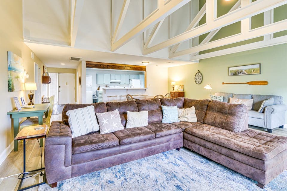 Pool Access + Pet Friendly: Condo in Hilton Head Apartment in Hilton Head Island