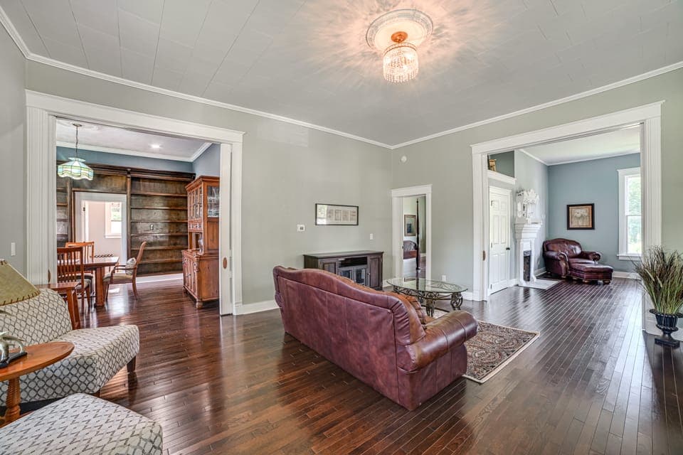 9 Mi to Kentucky Lake: Spacious Victorian Home! House in Tennessee
