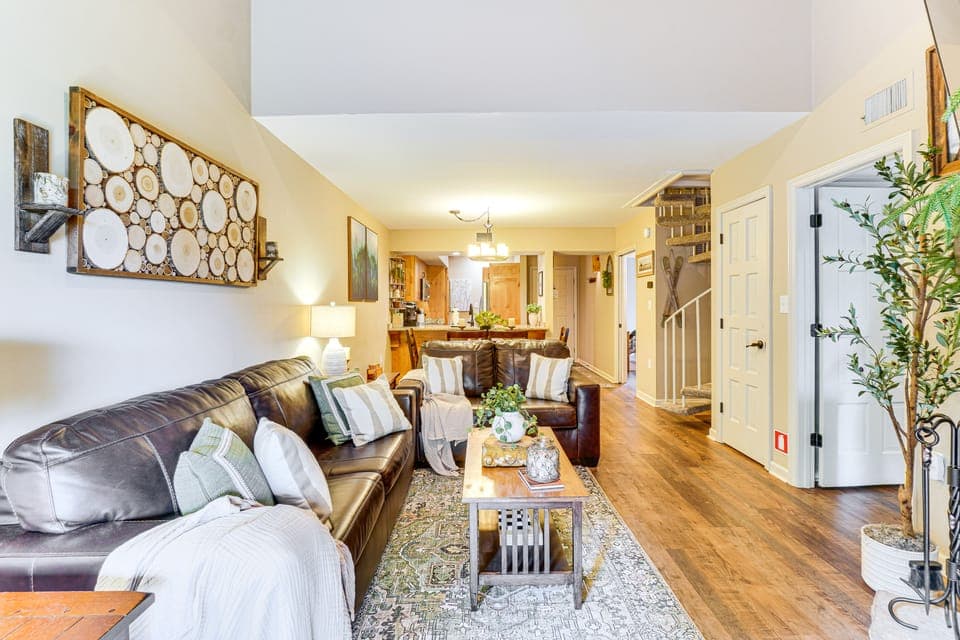 Ski, Hike & Explore: Mtn-View Haven in Gatlinburg! Apartment in Gatlinburg