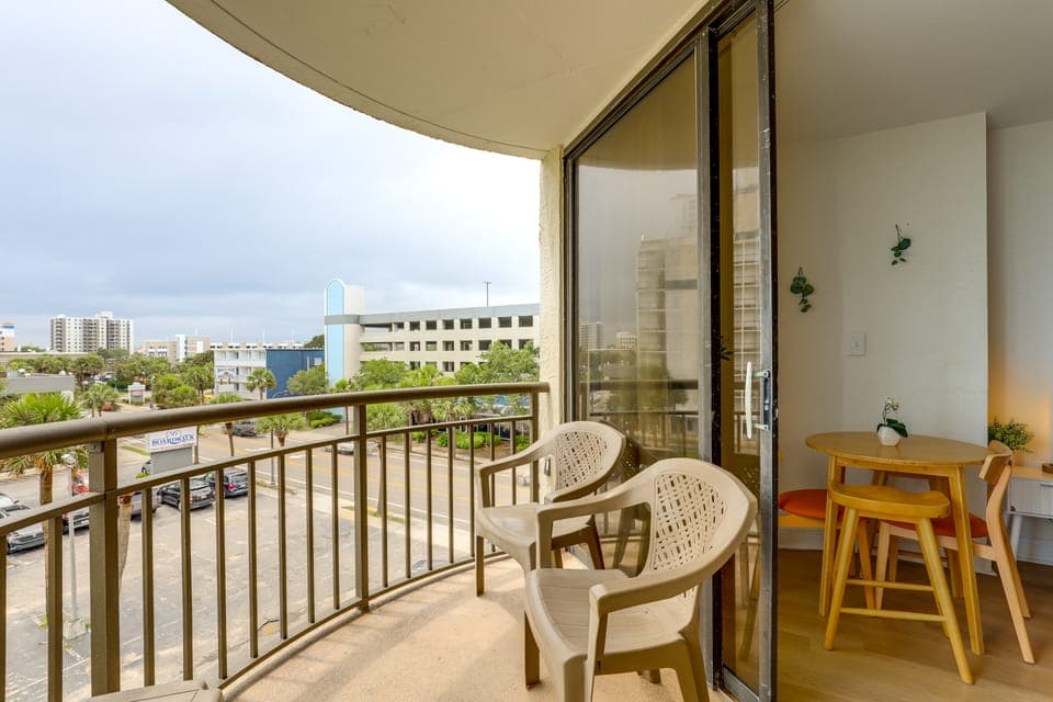 Steps to Ocean: Myrtle Beach Condo w/ Balcony! Apartment in Myrtle Beach