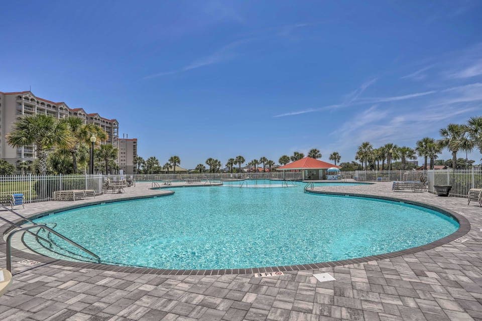 Pool + Shuttle to Ocean! North Myrtle Beach Escape Apartment in North Myrtle Beach
