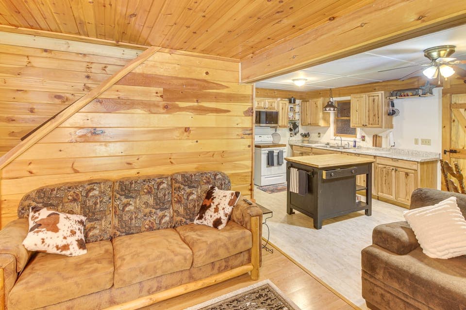 Sunroom, Grill & Wraparound Porch: Jamestown Home House in Tennessee