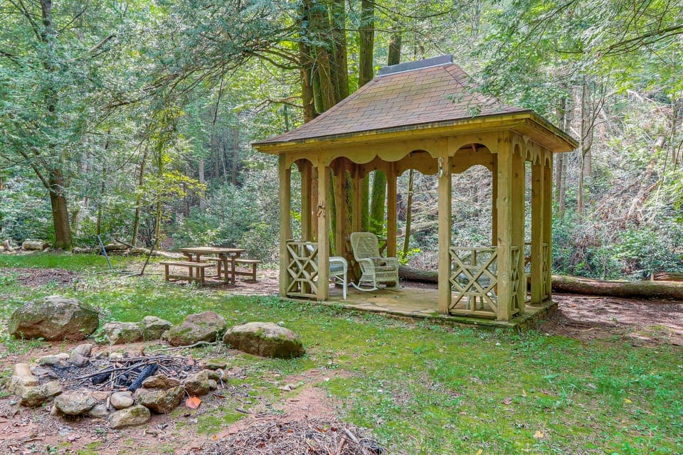 Creekside Family Home in Cleveland: Stay & Play! House in Union County
