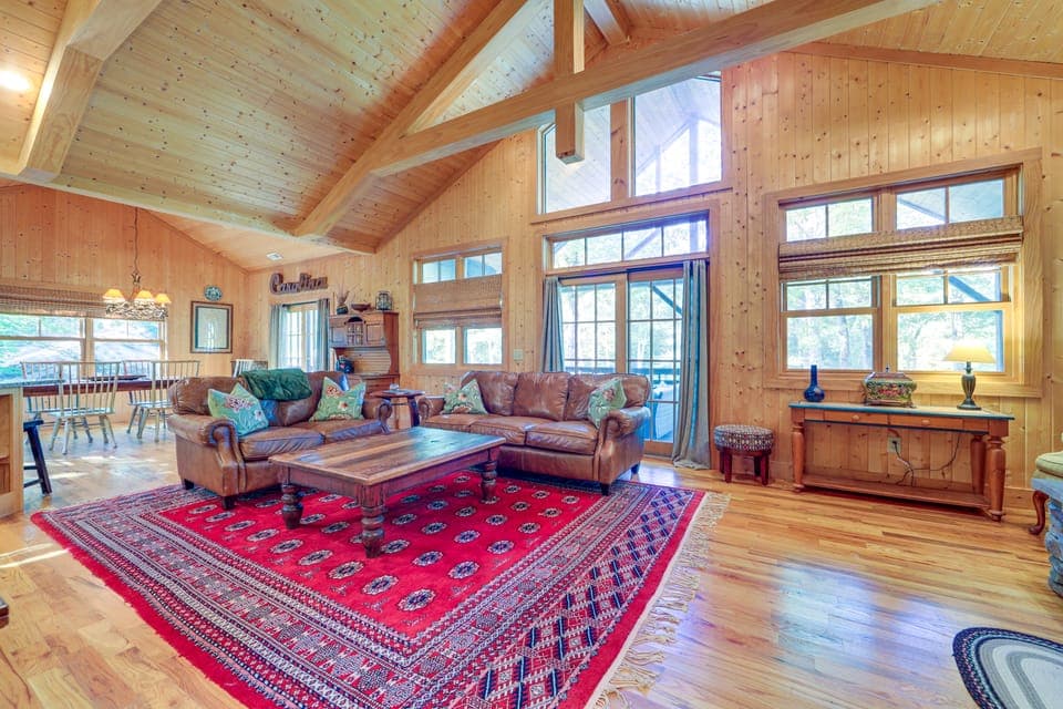 Scenic Mtn & Fairway Views: Cozy Cashiers Getaway House in Lake Glenville