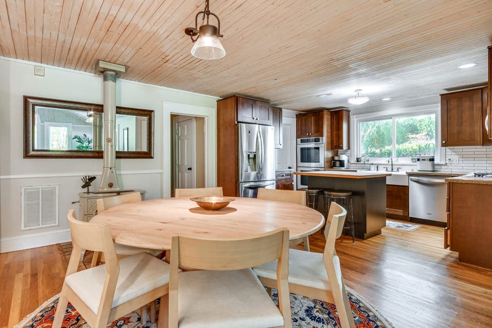 Mtn Views, Deck, Porches & Patio: Asheville Escape House in Asheville