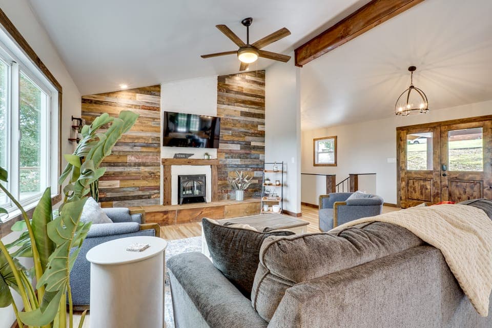 1 Mi to Dtwn Loudon: Spacious River-View Home House in Watts Bar Lake