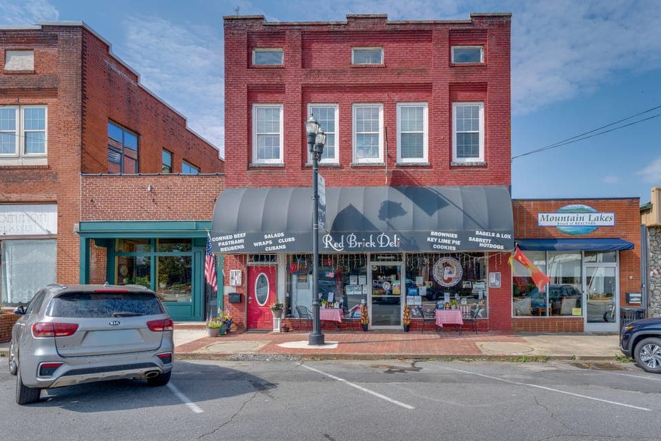 Explore Historic Dtwn! Walkable Loft in Murphy Apartment in Murphy