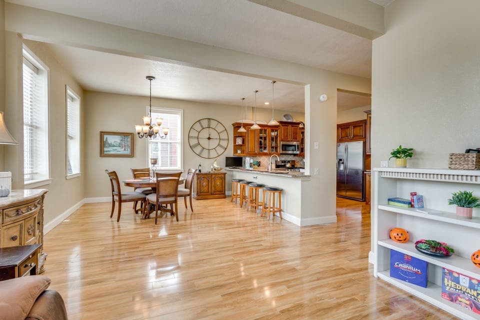 Explore Historic Dtwn! Walkable Loft in Murphy Apartment in Murphy
