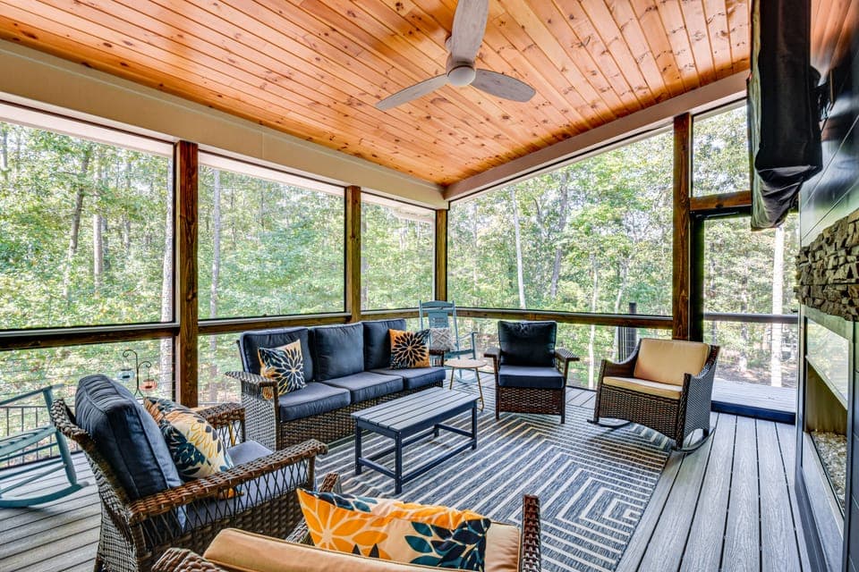 Waterfront Home on Lake Hartwell w/ Dock Access House in Reed Creek