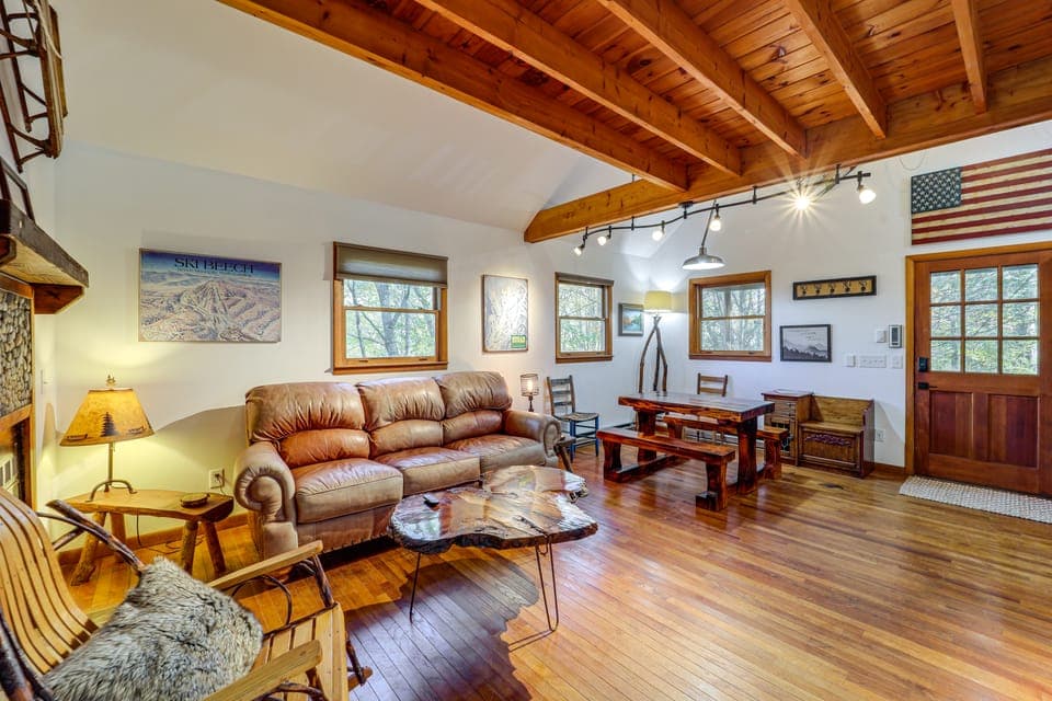 Families Welcome! Blue Ridge Cabin w/ Fire Pit House in Brushy Fork