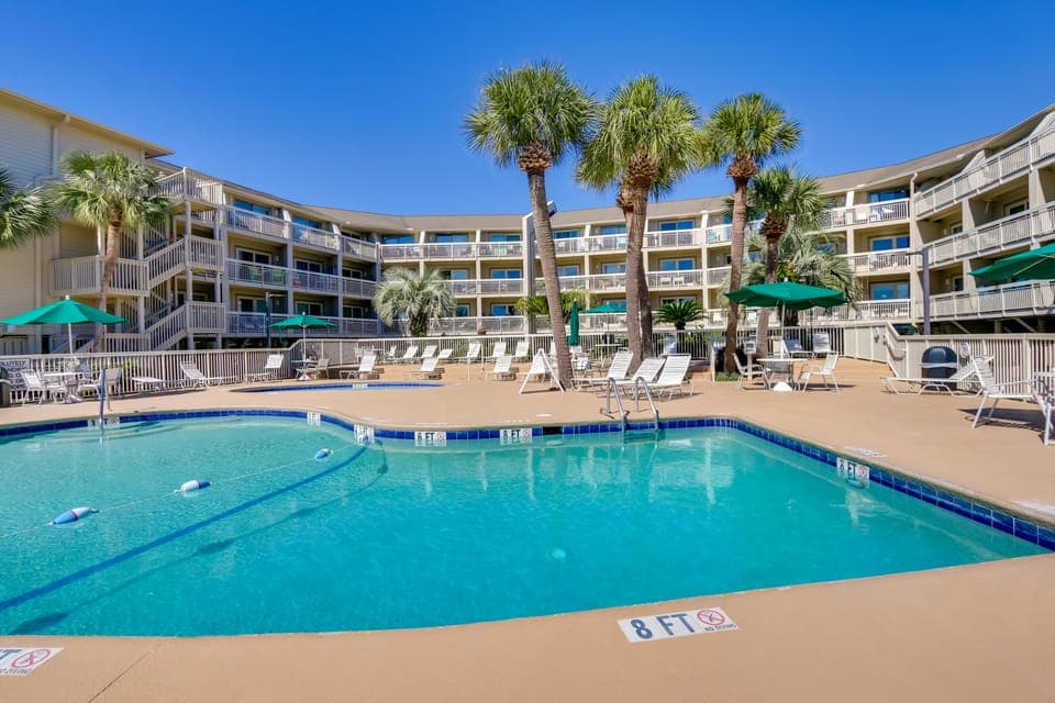 Oceanfront Breakers 137 Condo w/ Sunrise Views! Apartment in Coligny Beach