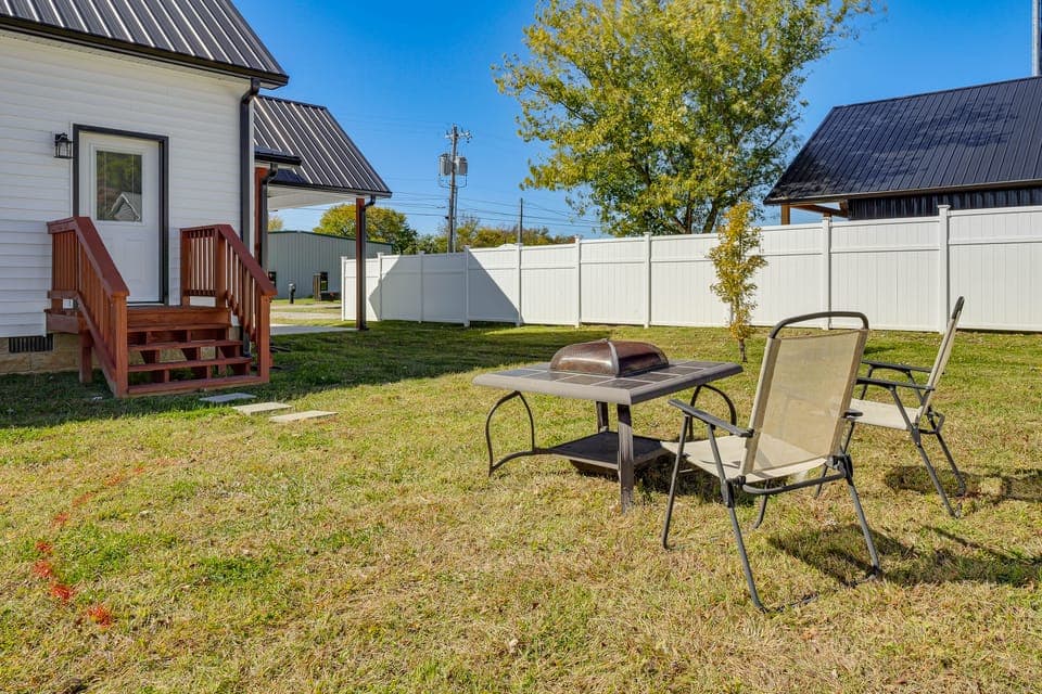 Tullahoma Whiskey Trail Base w/ Yard & Fire Pit House in Tennessee