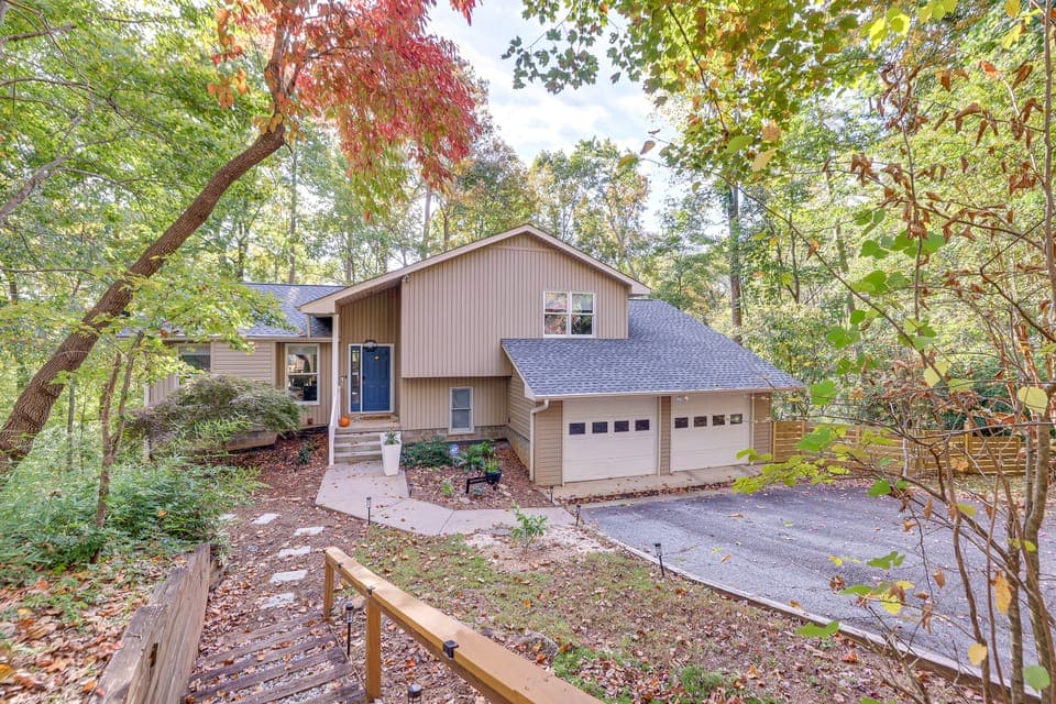 Forest-View Gem on Vaughn Creek < 1 Mi to Dtwn! House in Tryon