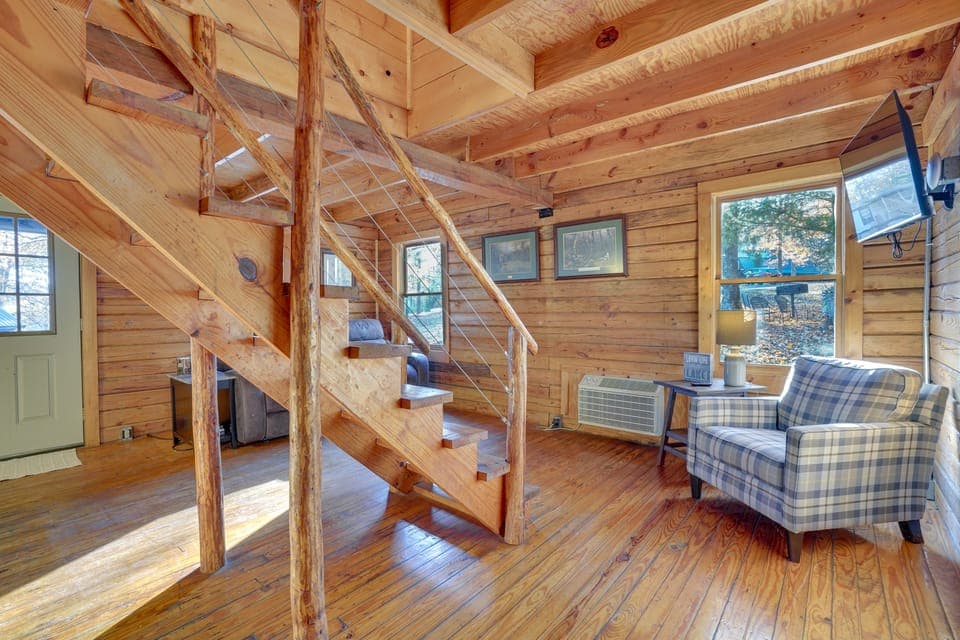 Access to Community Marina! Lake-View Murray Cabin House in Lake Barkley