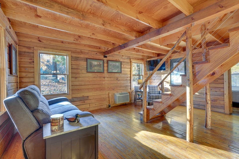 Access to Community Marina! Lake-View Murray Cabin House in Lake Barkley