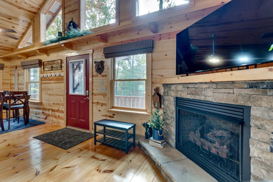 Mount Haven Retreat w/ Rafting, Tubing & Hiking! House in Tennessee