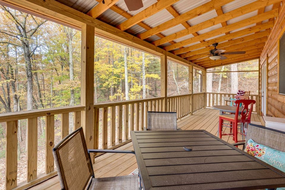 Mount Haven Retreat w/ Rafting, Tubing & Hiking! House in Tennessee