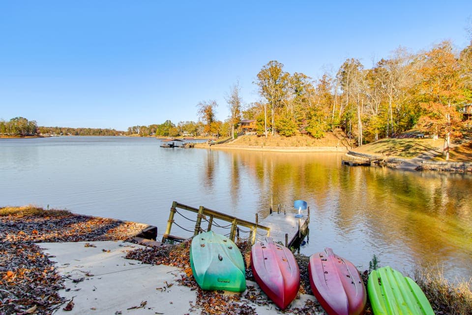 Unplugged Getaway on Lake Secession! Home w/ Dock House in South Carolina
