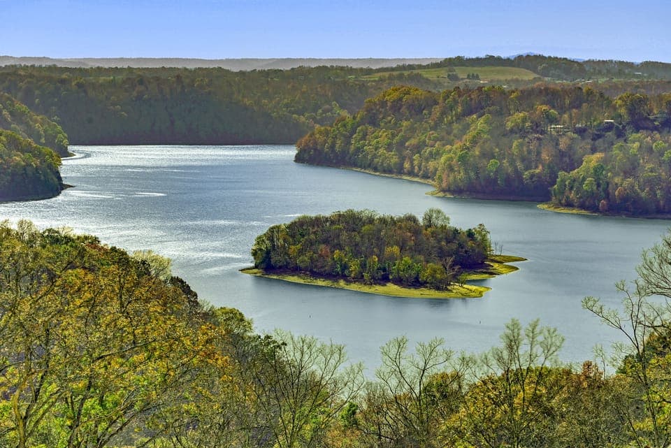 A Hidden Gem! Couple’s Escape w/ Dale Hollow Views House in Tennessee