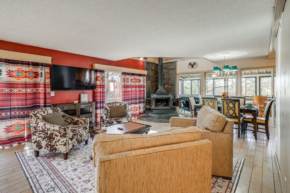 Hot Tub & Views! 'Squatch’s Place' in Blairsville House in Union County
