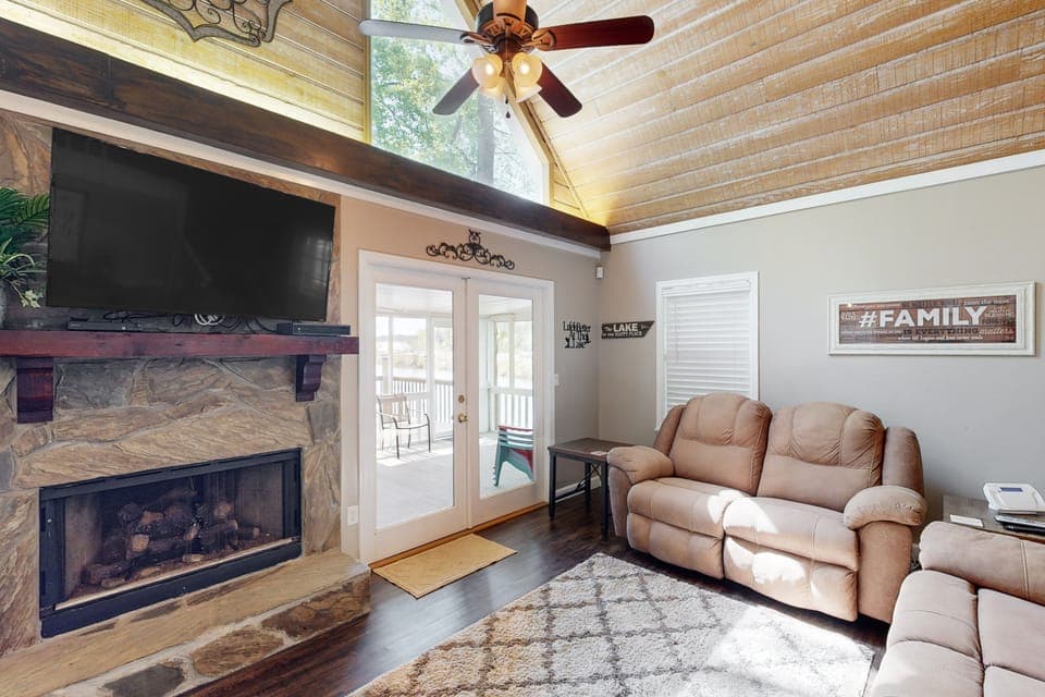Boat Dock & Waterfront Fire Pit: Lake Sinclair Gem House in Lake Sinclair