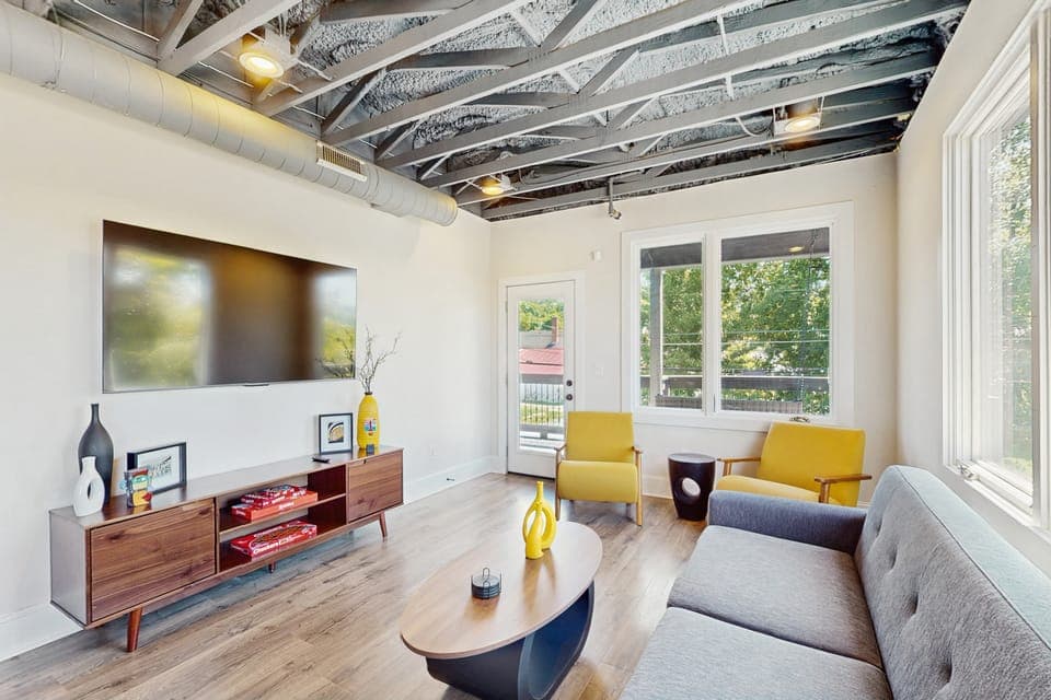 Walkable Gem! Dtwn Chattanooga Base w/ Balcony Apartment in Chattanooga