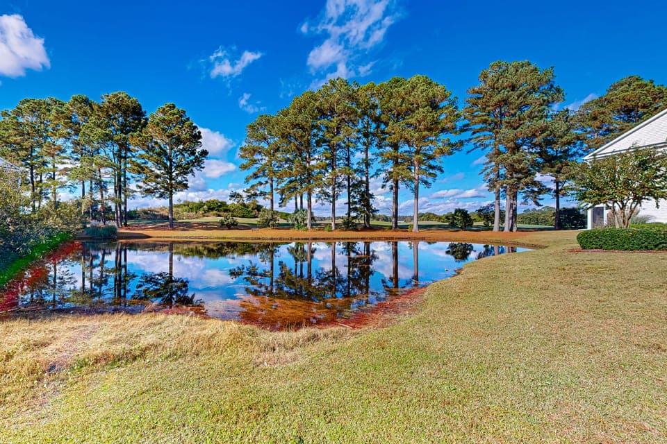 Golf Course Views & Pool: Myrtle Beach Retreat Apartment in Carolina Forest