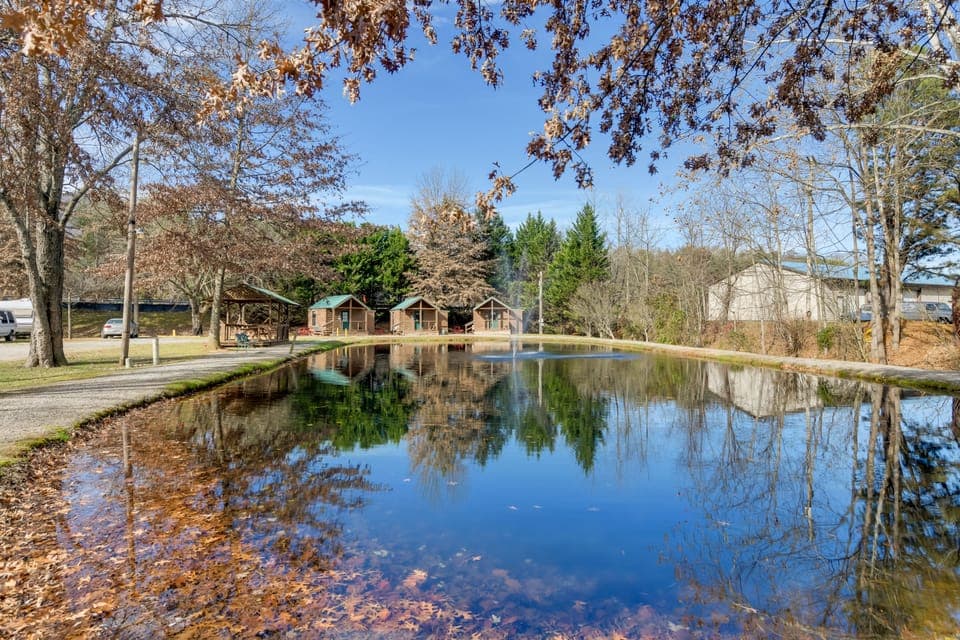 13 Mi to Slopes! Group-Friendly Blue Ridge Retreat House in Tennessee