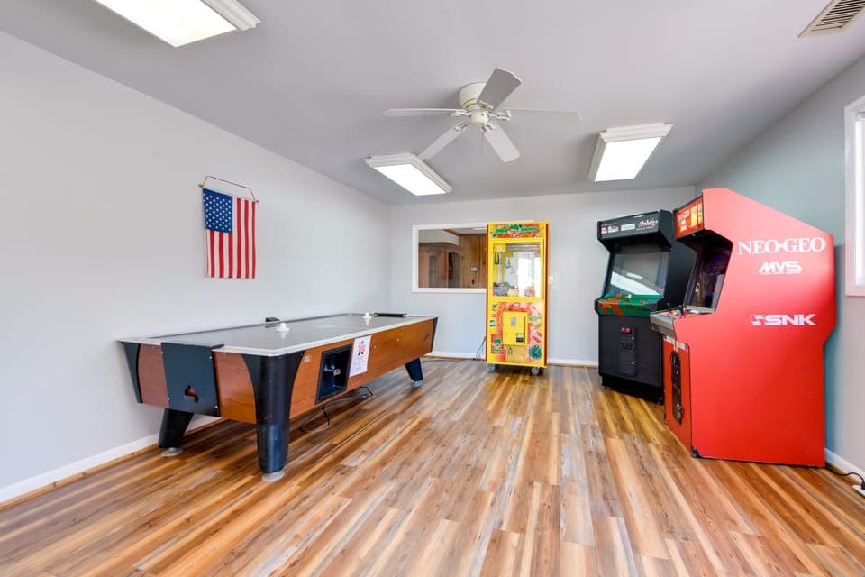 13 Mi to Slopes! Group-Friendly Blue Ridge Retreat House in Tennessee