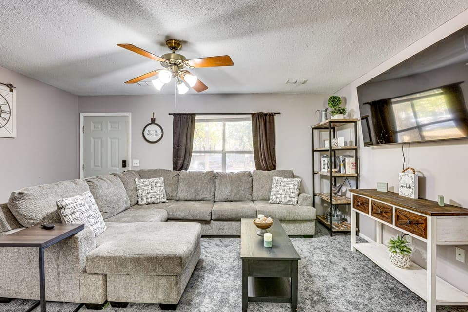12 Mi to Dtwn Savannah: Remodeled Family Getaway! House in Pooler