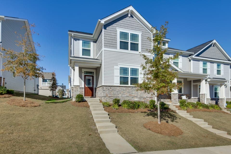 3 Mi to Lake Wylie! Modern Charlotte Townhome Apartment in Lake Wylie