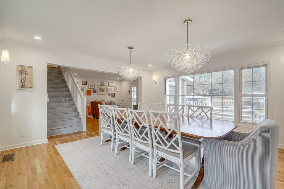 Quiet & Stylish Waterfront Gem w/ Dock in Eatonton House in Lake Sinclair