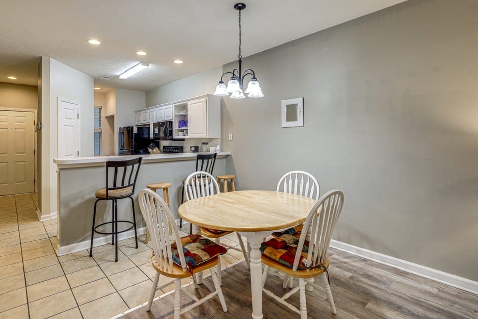 Steps to Pool & Golf! Condo 4 Mi to Myrtle Beach Apartment in Carolina Forest