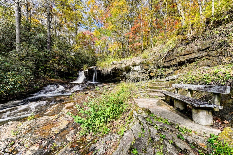 Relax Creekside: Forest-View Gem in Marietta! House in Tennessee