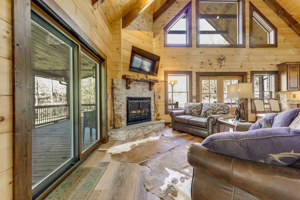 Riverfront Cabin w/ Mtn Views in Robbinsville House in Cheoah