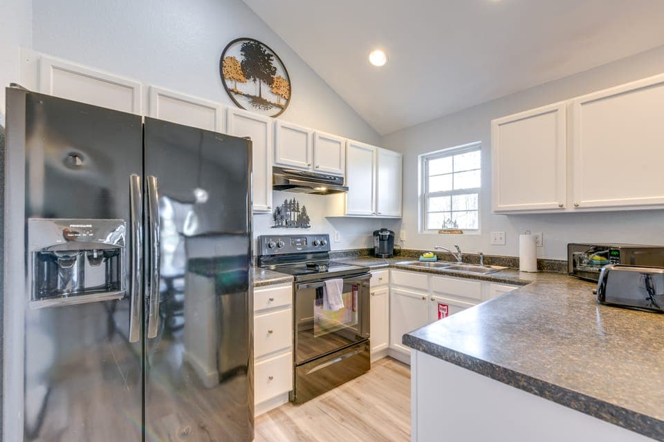 Pet-Friendly & Newly Remodeled w/ Hot Tub Apartment in Gatlinburg
