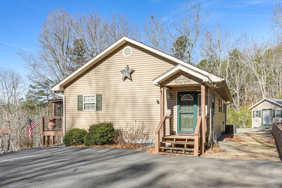 Couples Retreat in Murphy! Mountain-View Home House in Tennessee