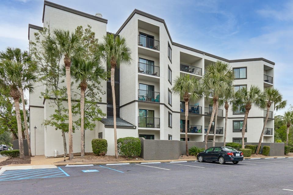 Steps to Sand! Retreat w/ 2 Pools in Hilton Head Apartment in South Forest Beach