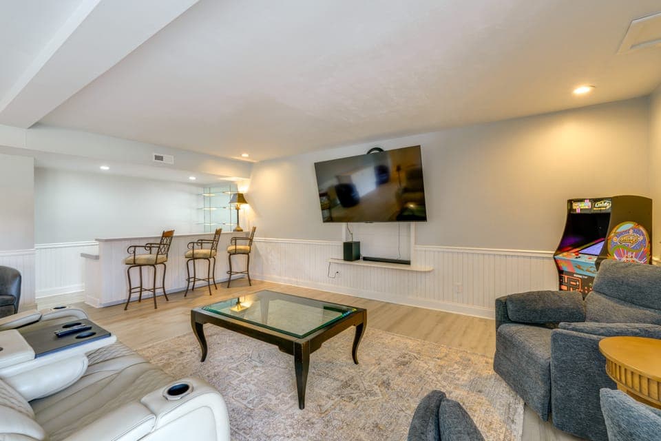 Boone Lake Getaway 6 Mi to Bristol Speedway! House in Bristol