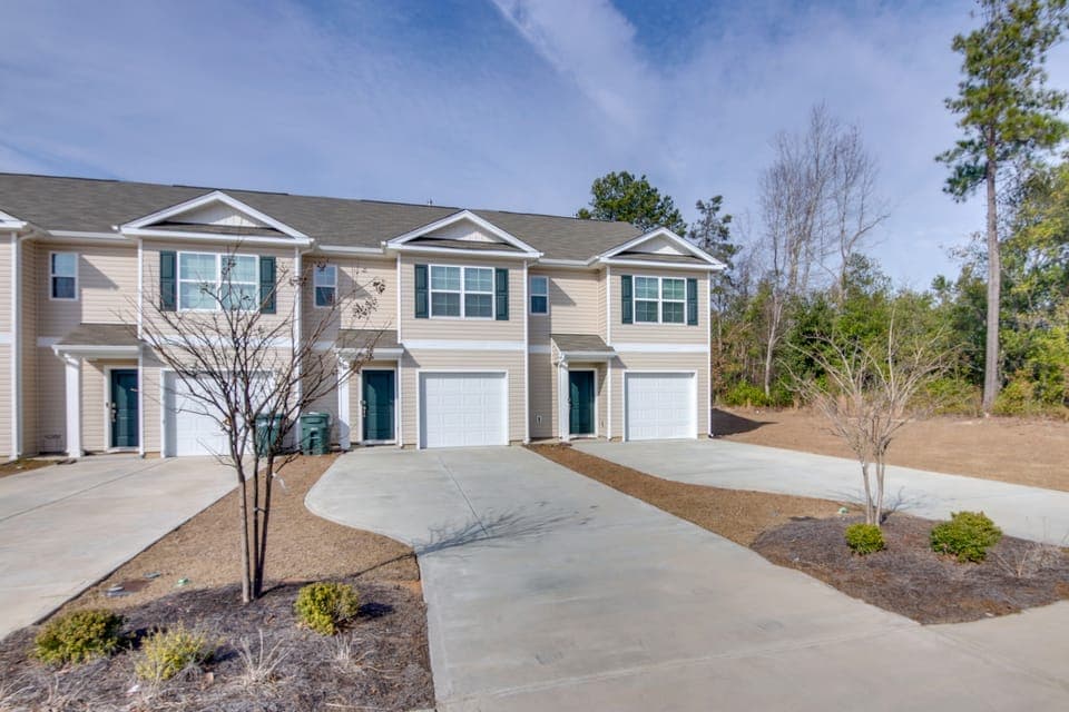 9 Mi to Shawn AFB! Family Townhome Near Dining Apartment in Sumter
