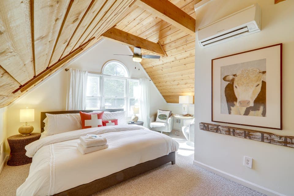 Private Dock on Lake Sinclair: All-Season Retreat House in Lake Sinclair