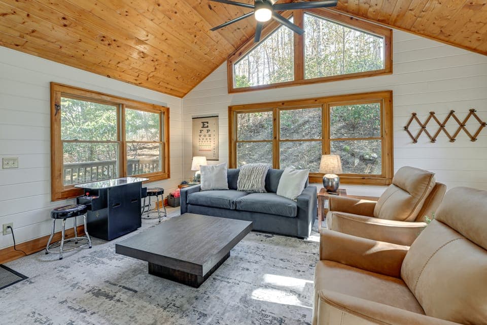 Golf Club, Pool & Hiking! Wooded Cashiers Escape House in Lake Glenville