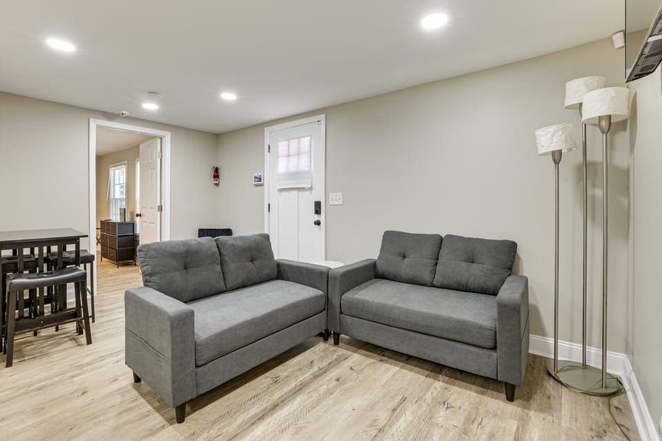 < 3 Mi to Downtown Greenville! Convenient 2BR Home House in Greenville