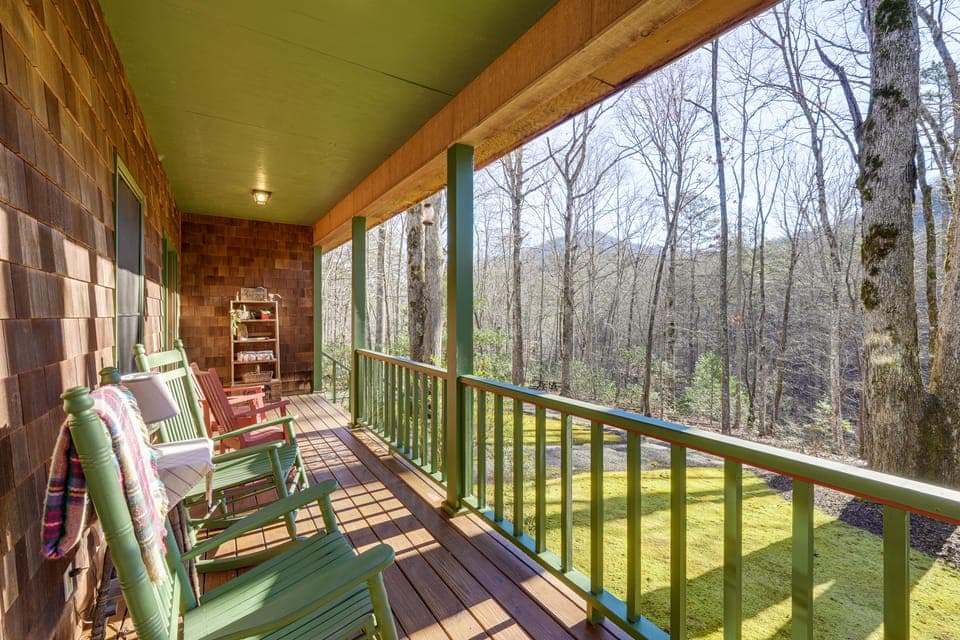 Vintage Home Nestled in the Woods of Smoky Mtns House in Tennessee