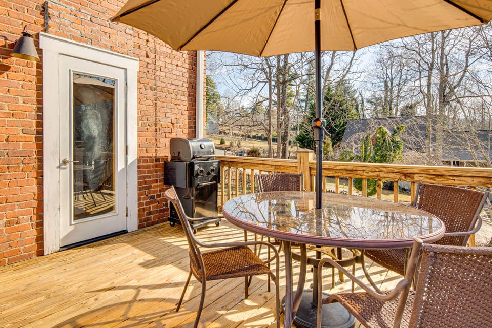 Private Hot Tub, Steps to Main St: Saluda Retreat House in Saluda