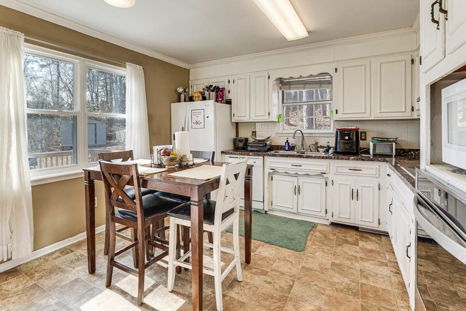 8 Mi to Augusta National: Group Getaway w/ Deck House in Evans